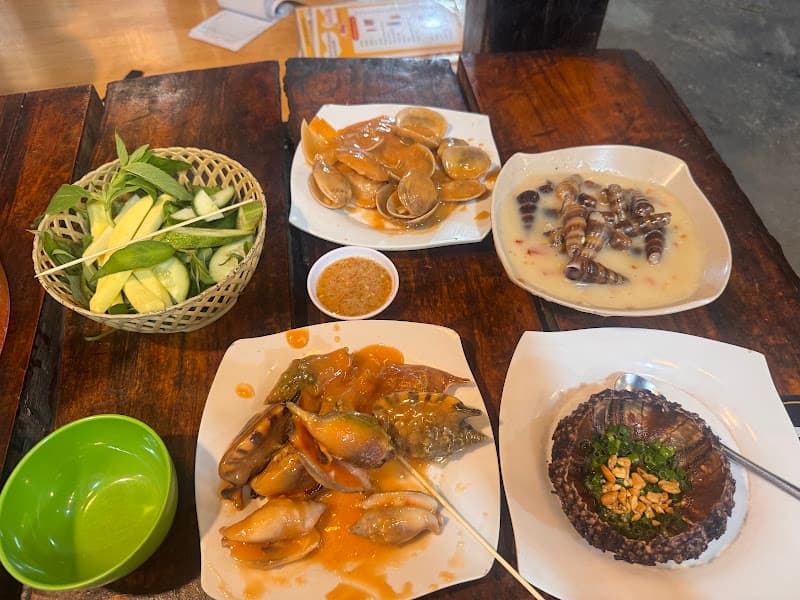 Quán ốc vỉa hè TỐ HỮU