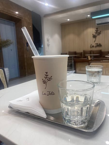 Hình ảnh La Jolie Café - 3