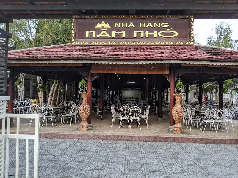 Ảnh bìa Nhà Hàng Năm Nhỏ