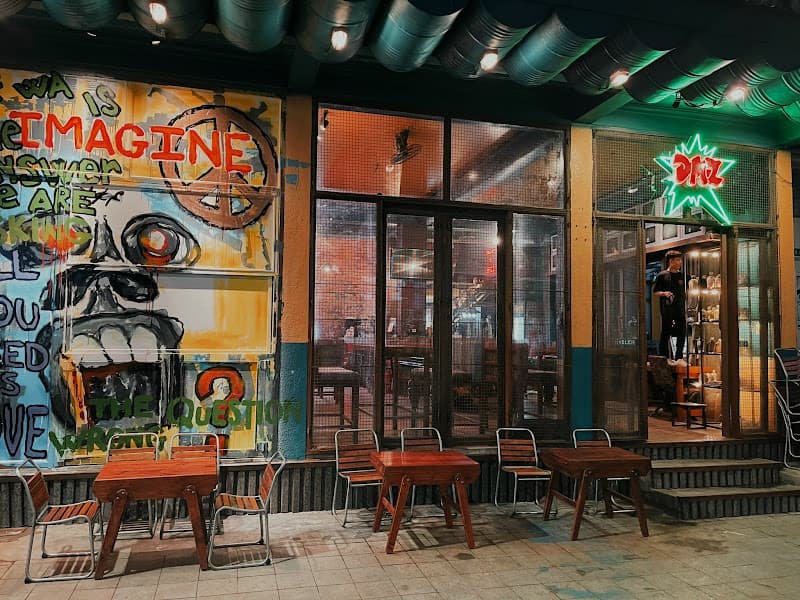 Hình ảnh DMZ Bar & Restaurant - 5