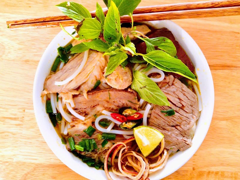 Bún bò Huế 3T - 175 Tôn Đức Thắng