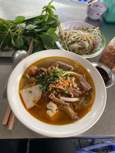 Bún bò Huế Diệu Tùng