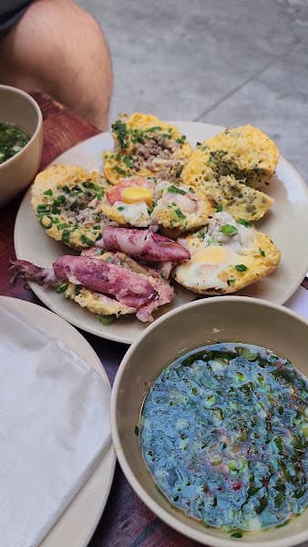 Hình ảnh Hai Phượng - Yến Bánh Căn, Bánh Xèo chợ đêm Nha Trang - 3