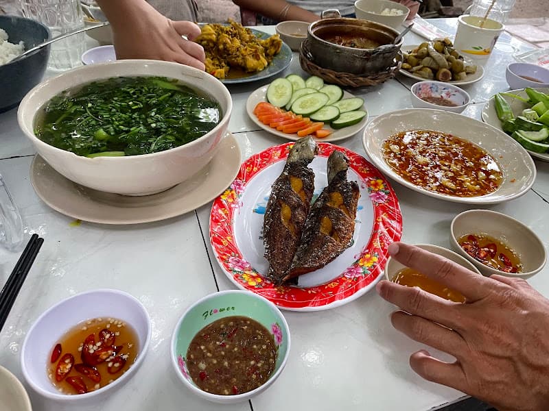 Quán ăn Phương Râu