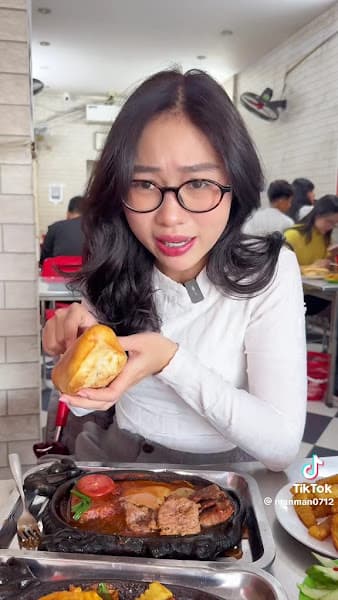 Hình ảnh Bánh Mỳ Cô Long - 2