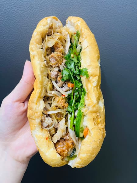 Bánh Mì Bì Xíu Mại Cô Thu Đường Ray