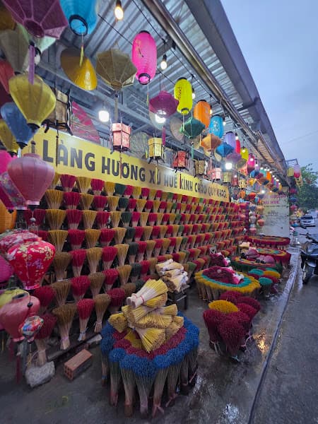 Hình ảnh Làng hương Thủy Xuân - Cô Hoa - 2