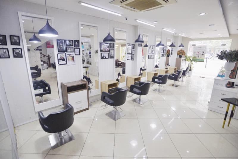 Hình ảnh Tiệm Tạo Mẫu Tóc Dương Tây - 2