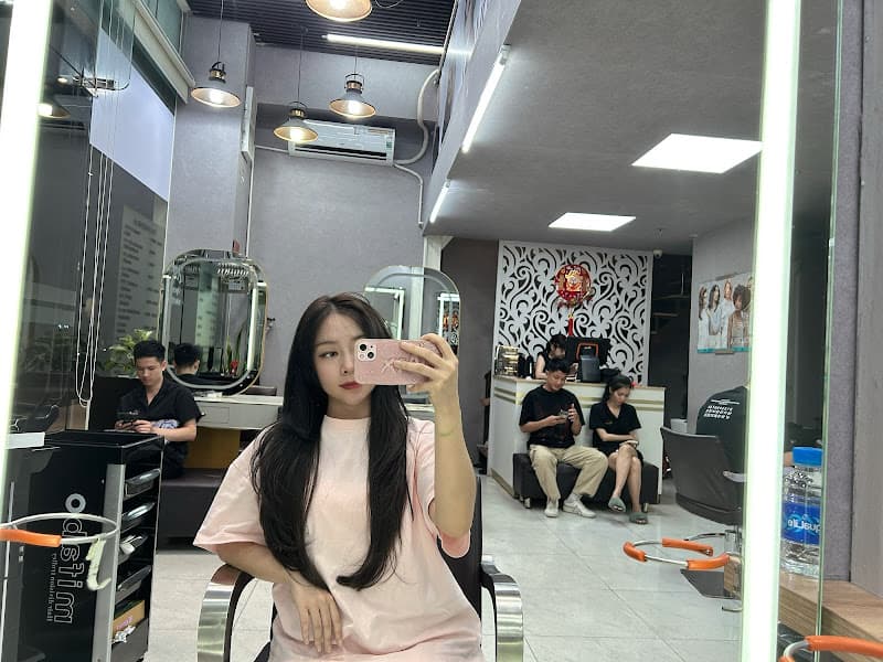 Hình ảnh Hans Beauty - CN Han's Hair | Nail | Massage | Shampoo | Haircut Vinhomes - 2