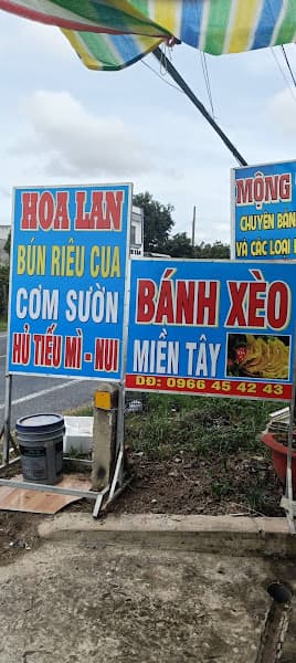Bún riêu cua, bánh xèo Hoa Lan