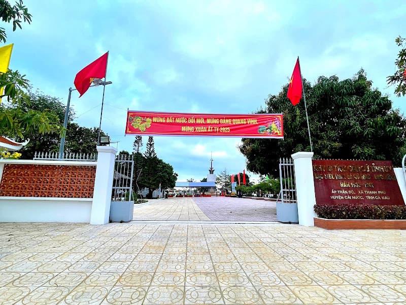 Khu di tích Lung Lá Nhà Thể