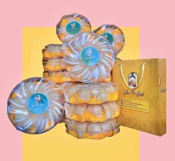 Ảnh bìa YẾN NHÀ NGOẠI