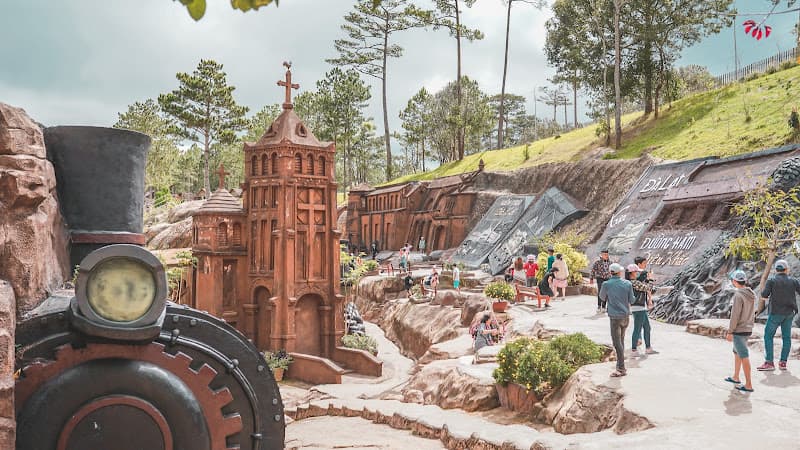 Đường Hầm Điêu Khắc