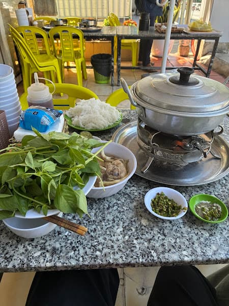 Hình ảnh Lẩu Gà Lá Chính Gốc É 2C - 3