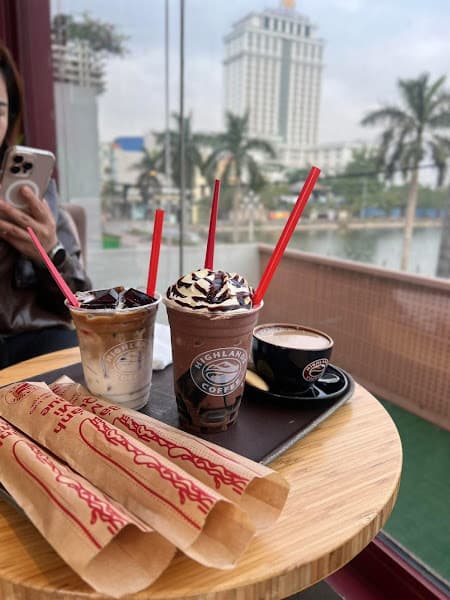 Hình ảnh Highlands Coffee 262 Nguyễn Thái Sơn - 2