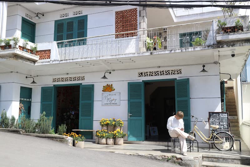 Tiệm Cà Phê Ngủ Ngày