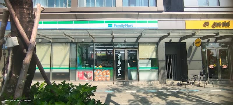 Hình ảnh FamilyMart Empire City - 4