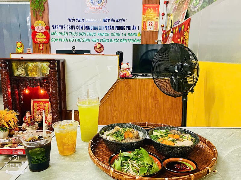 Hình ảnh Cơm sinh viên, văn phòng và gia đình Ông Giáo - 2