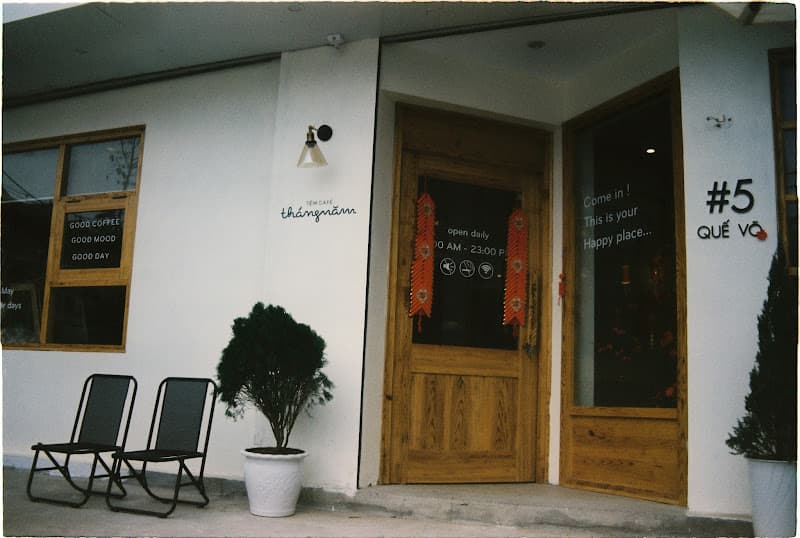 Tiệm cafe tháng 5 Quế Võ