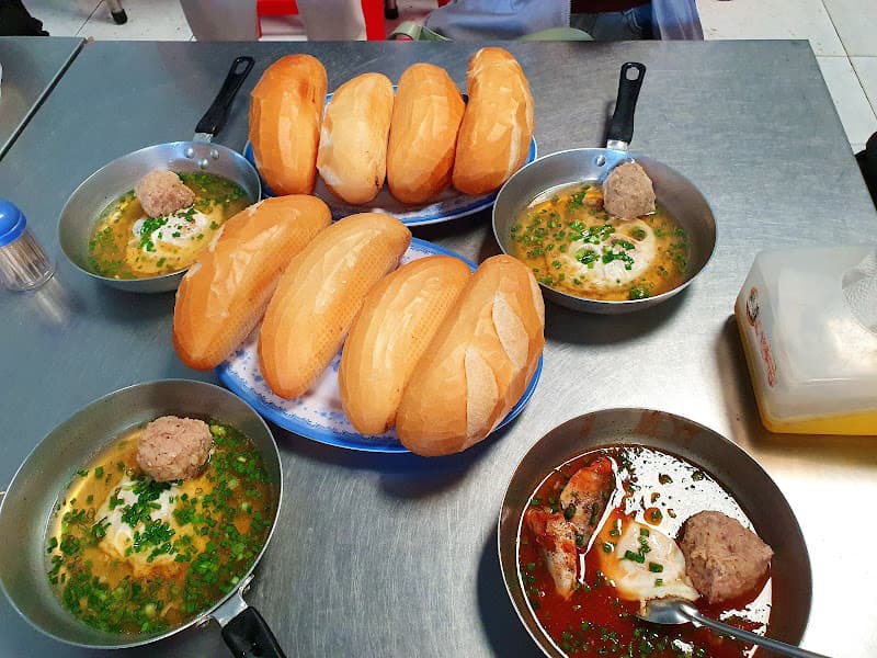 Hình ảnh Bánh Mì Xíu Mại Hàng Quyên (Chi Nhánh 2) - 2