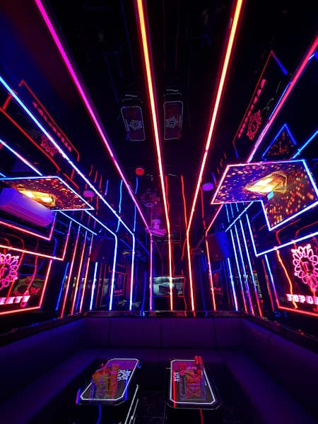 Hình ảnh TOP ONE KTV - 10