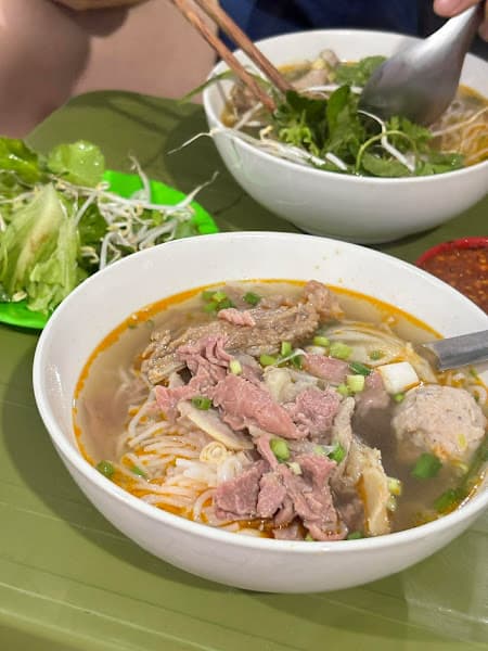 Hình ảnh bún bò o Phụng - chú Vọng - 4