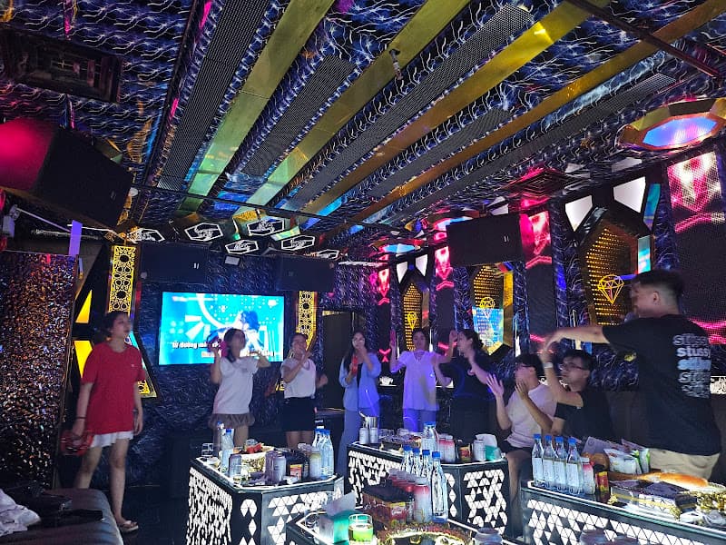 Karaoke Diamond Club