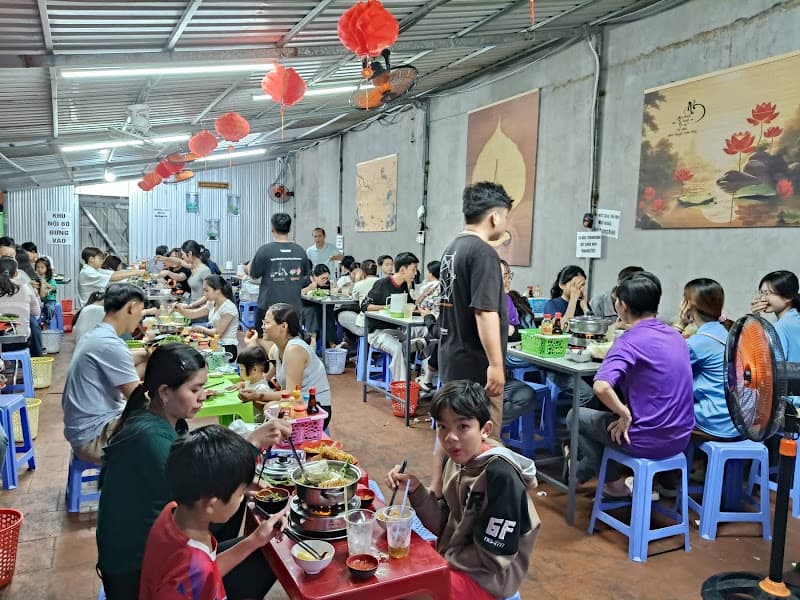 Lẩu và Ăn vặt chay Thổ Nhi