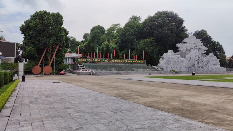 Hình ảnh Quảng trường Nguyễn Tất Thành - 6