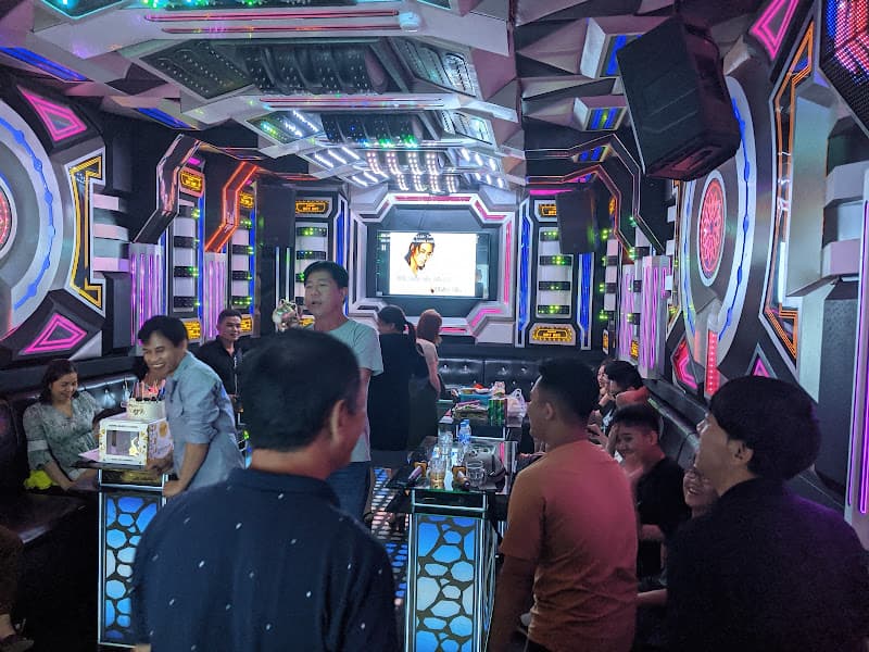 Hình ảnh Karaoke Hot Boy - 3