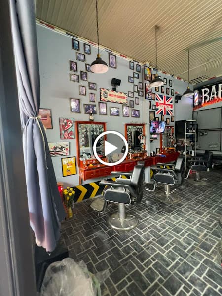Hình ảnh Tiệm Cắt Tóc Nam Barbershop Nhuận Tít - 2