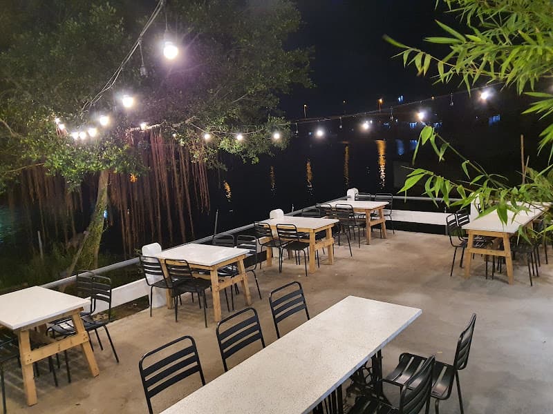 Nhà Cà Phê - Flagship