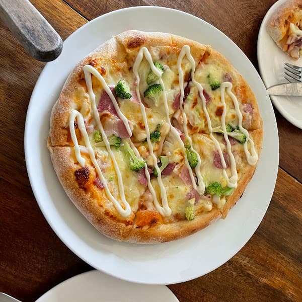Hình ảnh Pizza nướng lò củi - 4