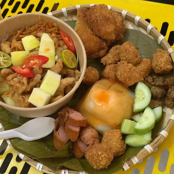 Hình ảnh Hanoi Ngon - 34 Lê Văn Lương, Q7 | Ăn vặt chuẩn Hà Nội Ngon, Nem chua rán, Bánh giò, Bánh gà sốt phô mai, Chân gà, Trà chanh - 2