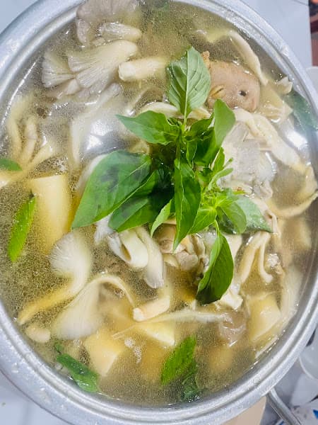 Hình ảnh Lẫu gà lá é tao ngộ 1/8 - 4