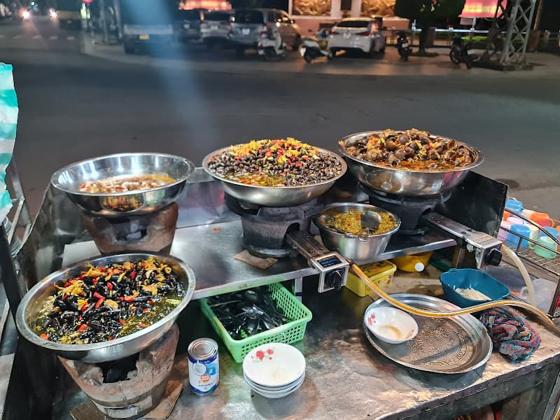 Hình ảnh Quán ốc hút Cây Me - 3