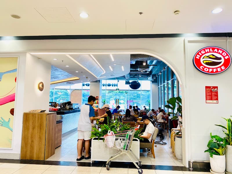 Hình ảnh Highlands Coffee Tops Market Âu Cơ - 2