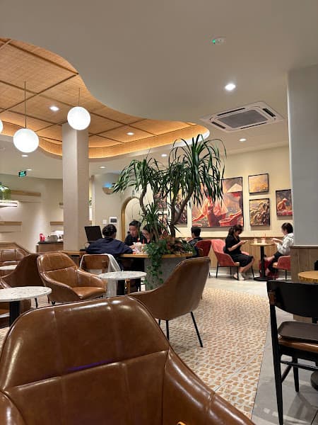 Hình ảnh Highlands Coffee 606 Điện Biên Phủ - 3