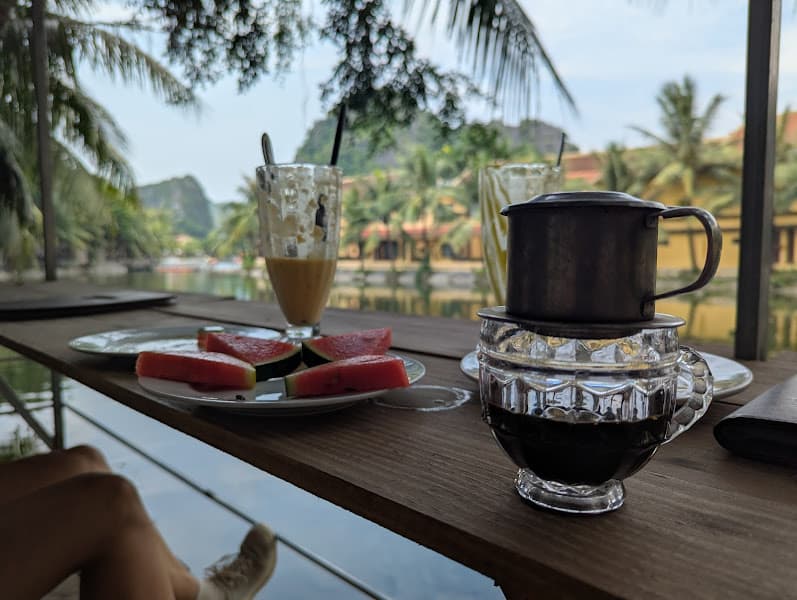 LakeSide Coffee and Food