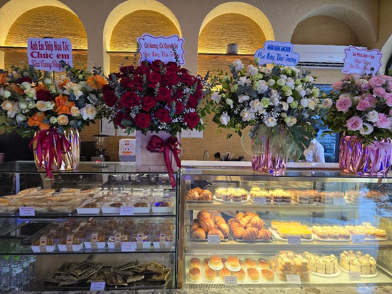 Vaina Patisserie & Coffee