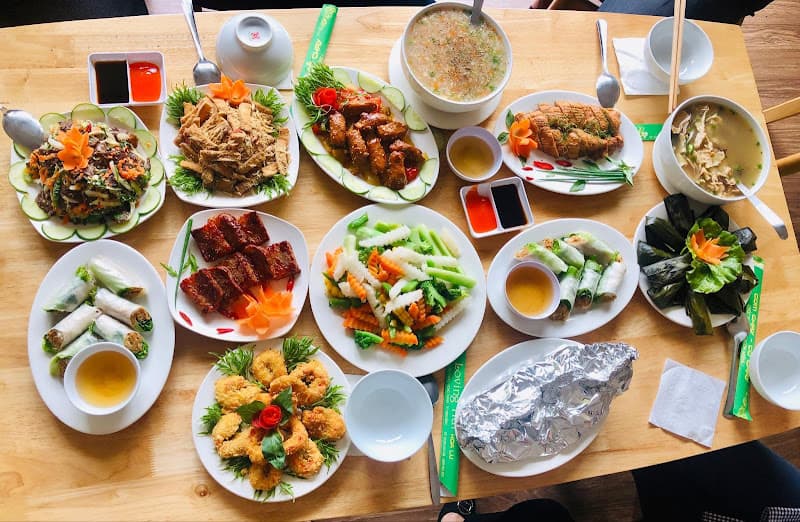 Hình ảnh Nhà Hàng Chay Hoa Lư Vegan Restaurant( LOVING HUT) - 3