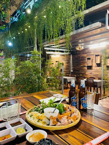 Hình ảnh Ẩm thực Charming Lak 2 (Heo sọc dưa sữa quay) - 3