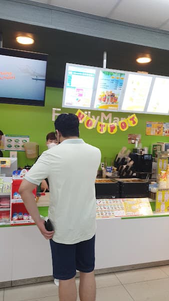 Hình ảnh FamilyMart Xuan Thuy - 4