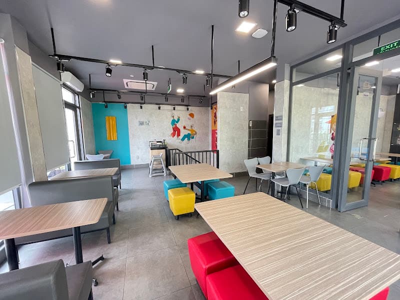 Ảnh bìa Jollibee Nguyễn Sinh Sắc