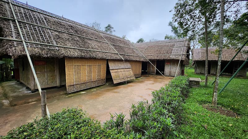 Ảnh bìa Nhà Ông Phó Bảng Nguyễn Sinh Sắc (Quê Nội Bác Hồ)