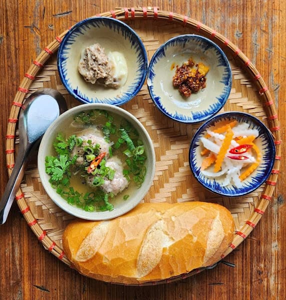 Ảnh bìa A XÍU - Bánh mì xíu mại nước lèo