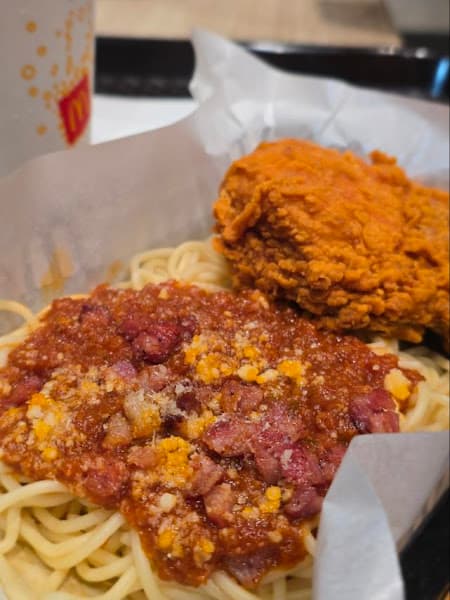 Hình ảnh McDonald's Cách Mạng Tháng 8 - 3