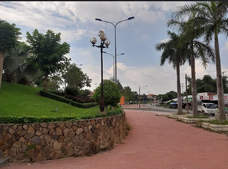 Hình ảnh Tượng đài Đốc binh Lê Cẩn và Nguyễn Giao - 5