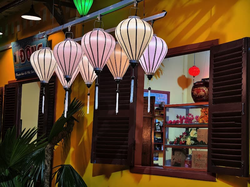 Hình ảnh Tiệm cà phê Đông - 6