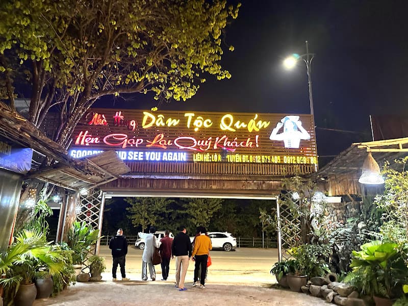 Nhà hàng Dân Tộc Quán